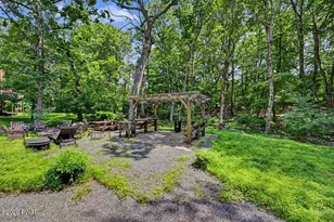 802 Overlook Ct, Lords Valley, PA 18428 - Photo 7