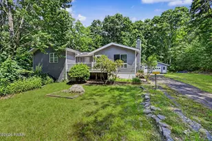 127 Lone Pine Bay, Hawley, PA 18428 - Photo 3