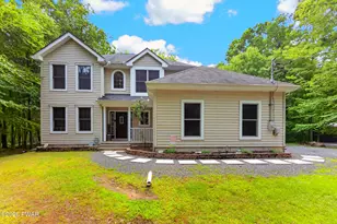 195 Aspen Dr, Milford, PA 18337 - Photo 1