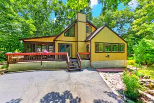 800 Mustang Ct, Lords Valley, PA 18428 - Photo 1