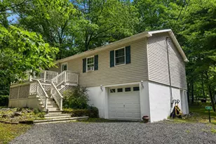 115 Tink Wig Dr, Hawley, PA 18428 - Photo 1
