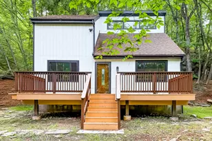 297 Saunders Dr, Bushkill, PA 18324 - Photo 1