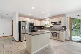 118 Robin Ln, Dingmans Ferry, PA 18328 - Photo 3