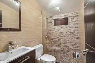 115 Teak Dr, Greentown, PA 18426 - Photo 7