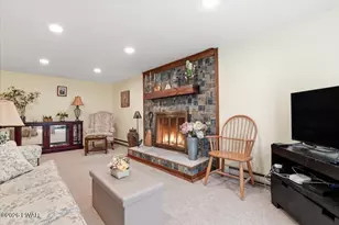 128 Cherry Point Cir, Canadensis, PA 18325 - Photo 5