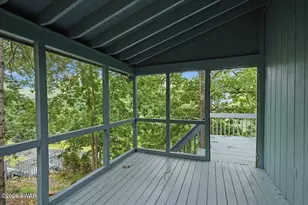 194 Stafford Dr, Bushkill, PA 18324 - Photo 9