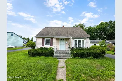 306 Avenue O, Matamoras, PA 18336 - Photo 1