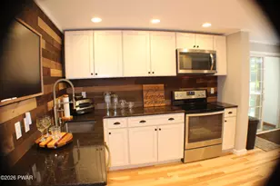 102 Redstart Ct, Hawley, PA 18428 - Photo 11