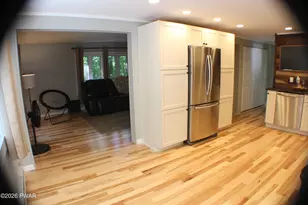 102 Redstart Ct, Hawley, PA 18428 - Photo 9