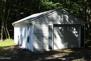 102 Redstart Ct, Hawley, PA 18428 - Photo 3