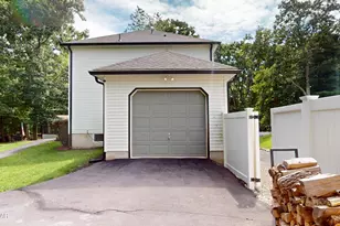 100 Redwood Ct, Milford, PA 18337 - Photo 3