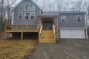 106 Fawn Lake Dr, Hawley, PA 18428 - Photo 1