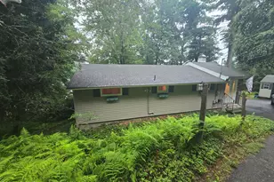 158 W Shore Dr, Dingmans Ferry, PA 18328 - Photo 3