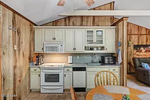 198 Upper Lakeview Dr, Hawley, PA 18428 - Photo 27