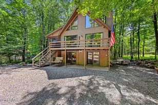 8 Deerfield Ct, Lake Ariel, PA 18436 - Photo 1