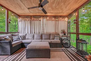 8 Deerfield Ct, Lake Ariel, PA 18436 - Photo 3