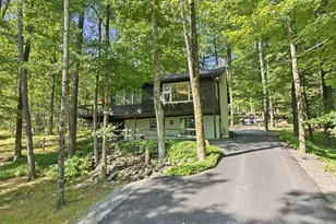 112 N Maple Ln, Greentown, PA 18426 - Photo 1