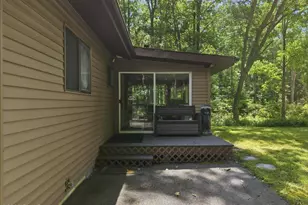 808 Hoover Ct, Lords Valley, PA 18428 - Photo 9