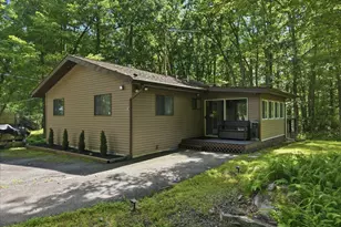 808 Hoover Ct, Lords Valley, PA 18428 - Photo 5