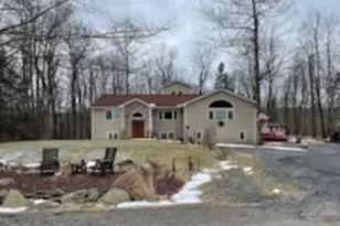 1016 Overlook Trl, Newfoundland, PA 18445 - Photo 3