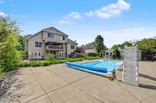 203 Azalea Dr, Mayfield, PA 18433 - Photo 3