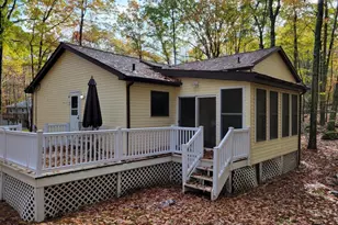 101 Blueshelf Ln, Lords Valley, PA 18428 - Photo 3