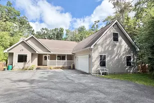 809 Maple Leaf Ct, Lords Valley, PA 18428 - Photo 1