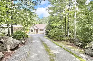 809 Maple Leaf Ct, Lords Valley, PA 18428 - Photo 3