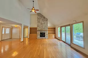 809 Maple Leaf Ct, Lords Valley, PA 18428 - Photo 5