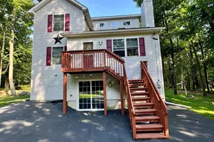 110 Stroud Ct, Dingmans Ferry, PA 18328 - Photo 1