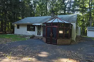 128 E Oak Ln, Greentown, PA 18426 - Photo 3