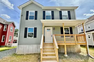 208 Avenue I, Matamoras, PA 18336 - Photo 1