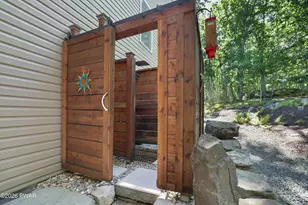 301 Powderhorn Dr, Lackawaxen, PA 18435 - Photo 13