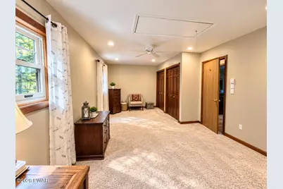 136 Pocono Circle Drive W, Dingmans Ferry, PA 18328 - Photo 17