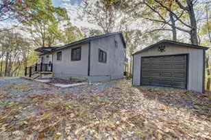 113 Acorn Ct, Lackawaxen, PA 18435 - Photo 3