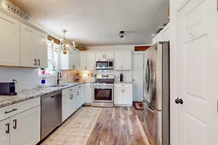 195 Marcel Dr, Dingmans Ferry, PA 18328 - Photo 9