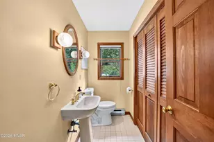 109 Marina Village Ln, Greentown, PA 18426 - Photo 23