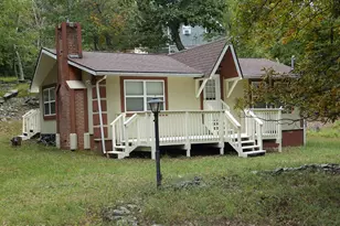143 Lakeview Dr, Dingmans Ferry, PA 18328 - Photo 1