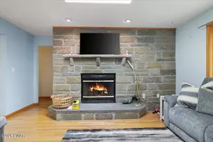 125 Cottonwood Dr, Lords Valley, PA 18428 - Photo 9