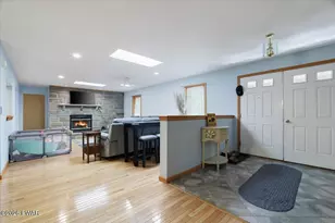 125 Cottonwood Dr, Lords Valley, PA 18428 - Photo 5
