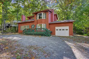 208 Mountain View Dr, Lords Valley, PA 18428 - Photo 3