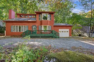 208 Mountain View Dr, Lords Valley, PA 18428 - Photo 9