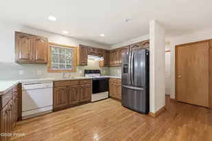 128 Friendship Dr, Hawley, PA 18428 - Photo 11