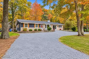 800 Kinglet Ct, Hawley, PA 18428 - Photo 3