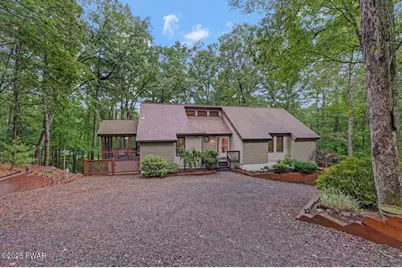 151 Manchester Drive, Bushkill, PA 18324 - Photo 1