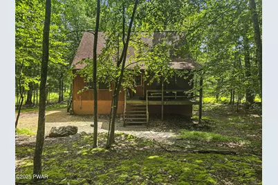 373 S Hummingbird Trail, Bushkill, PA 18324 - Photo 1