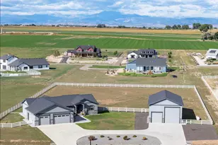 9441 Meadow Farms Dr, Milliken, CO 80543 - Photo 3