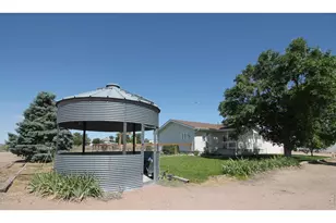 806 S Burlington Ave, Haxtun, CO 80731 - Photo 5