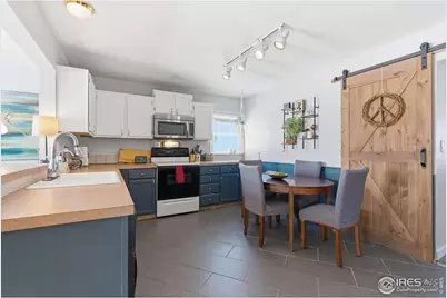 2431 Mountain View Dr, Loveland, CO 80538 - Photo 9