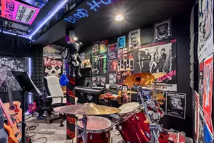 2201 Pontiac St, Denver, CO 80207 - Photo 23